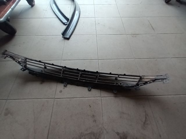 bontott OPEL ASTRA K Első Lökhárító Alsó Középső Díszrács