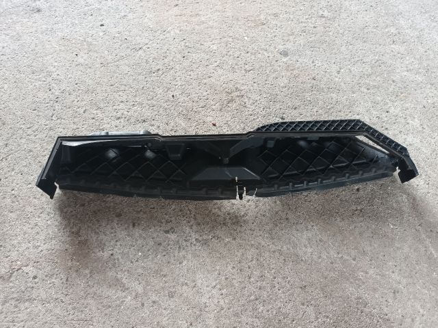 bontott OPEL ASTRA K Homlokfal Burkolat