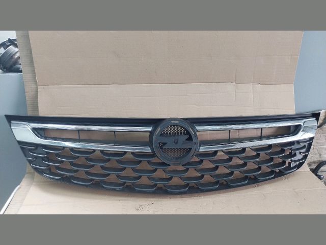 bontott OPEL ASTRA K Hűtőrács