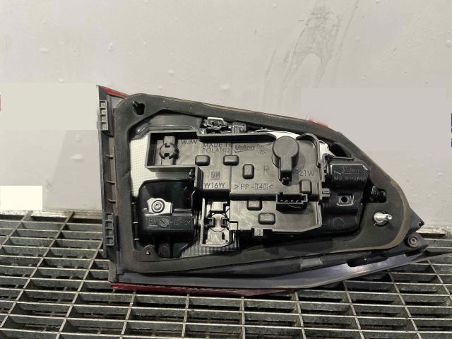 bontott OPEL ASTRA K Jobb Belső Hátsó Lámpa