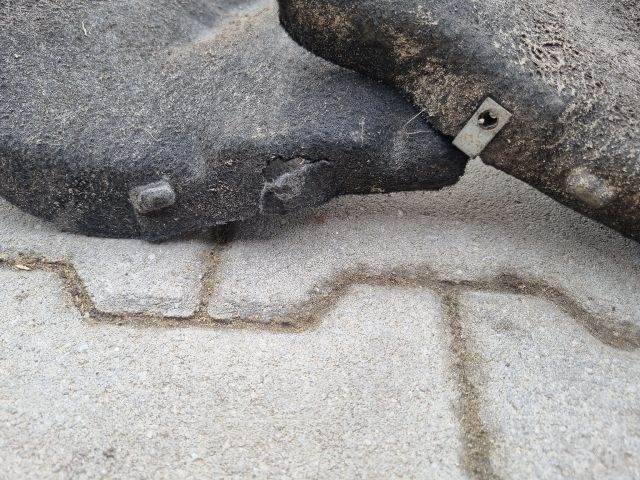 bontott OPEL ASTRA K Jobb első Első Dobbetét (Kerékjárati, Műanyag)