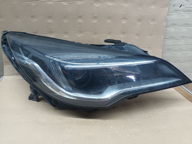 bontott OPEL ASTRA K Jobb Fényszóró