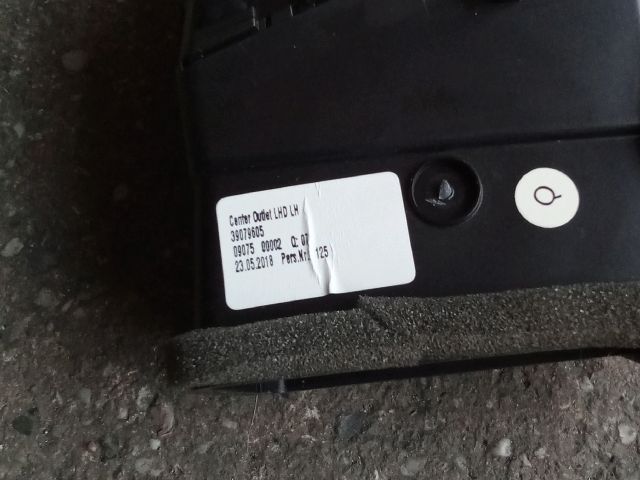 bontott OPEL ASTRA K Középső Bal Szellőző