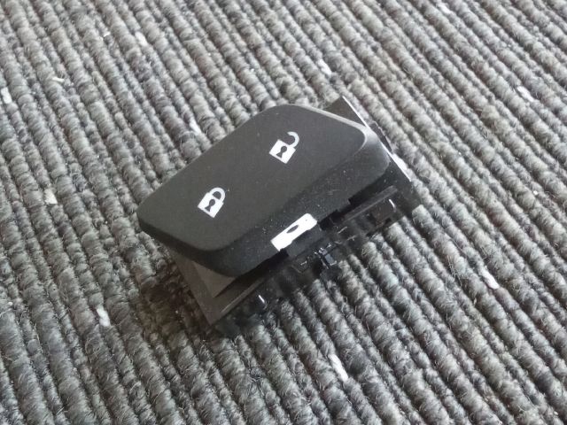 bontott OPEL ASTRA K Központizár Kapcsoló