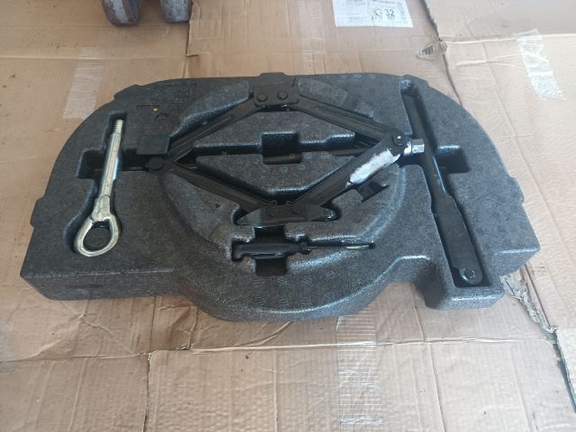 bontott OPEL ASTRA K Pótkerék Szerszámtartó