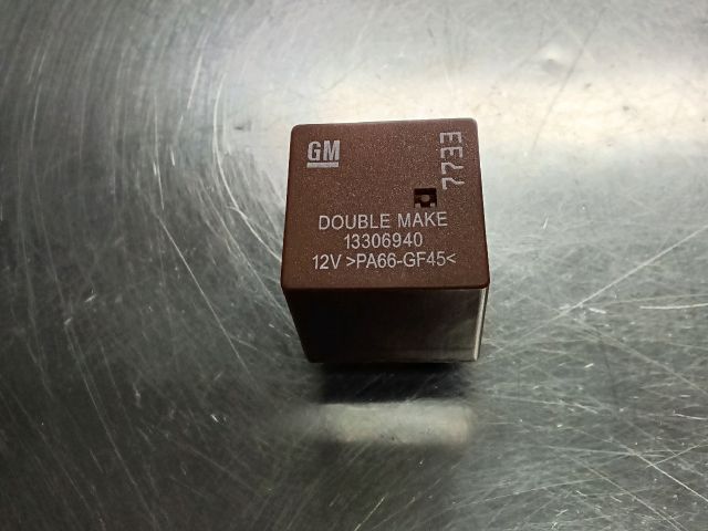 bontott OPEL ASTRA K Relé