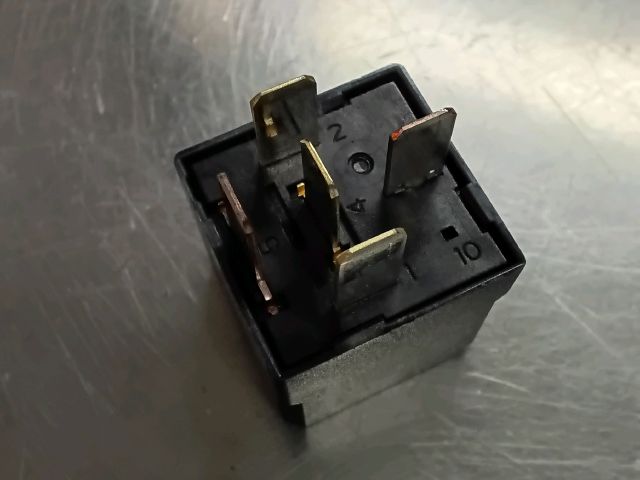 bontott OPEL ASTRA K Relé