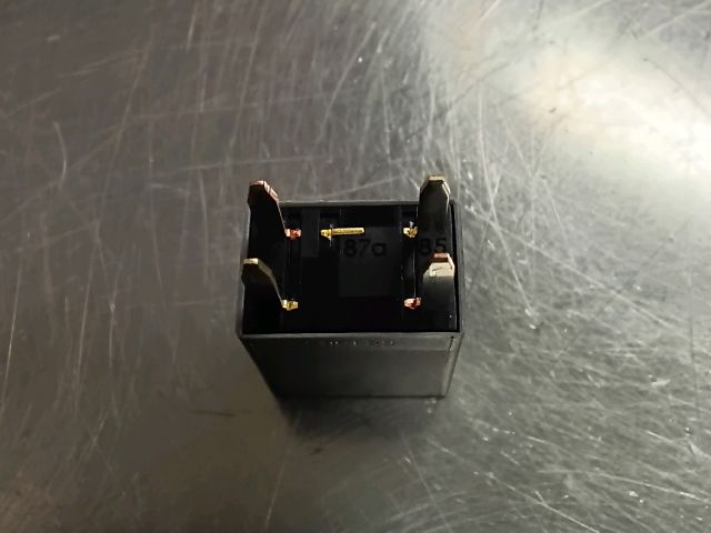 bontott OPEL ASTRA K Relé