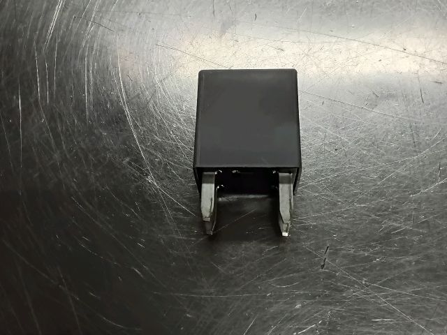 bontott OPEL ASTRA K Relé