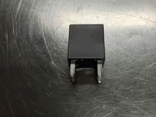 bontott OPEL ASTRA K Relé