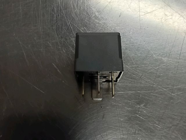 bontott OPEL ASTRA K Relé