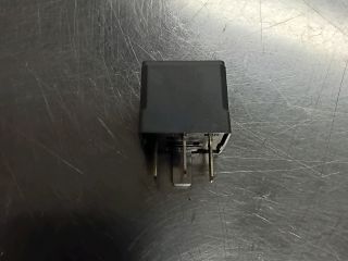 bontott OPEL ASTRA K Relé