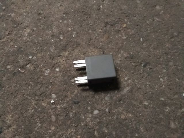 bontott OPEL ASTRA K Relé