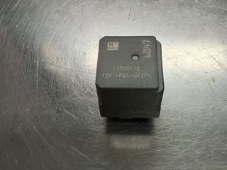 bontott OPEL ASTRA K Relé