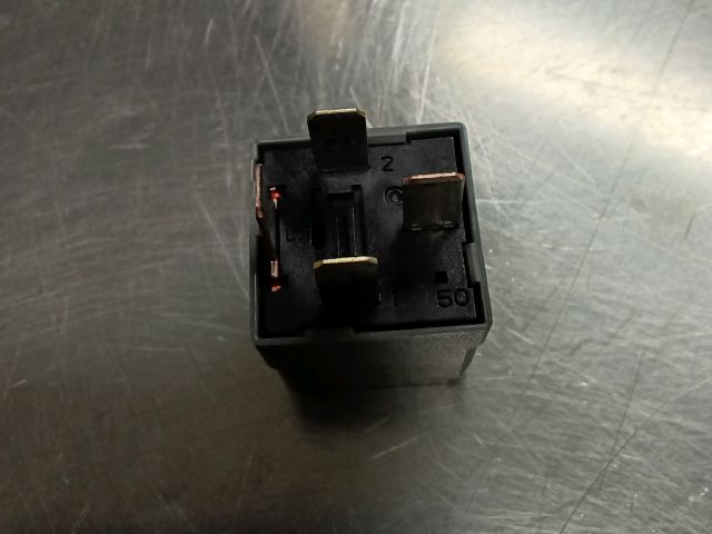 bontott OPEL ASTRA K Relé