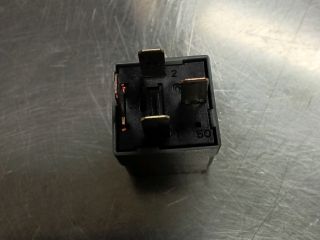 bontott OPEL ASTRA K Relé