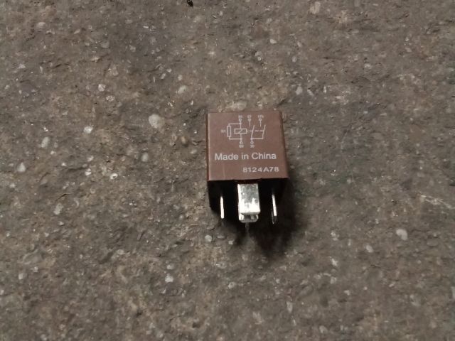 bontott OPEL ASTRA K Relé