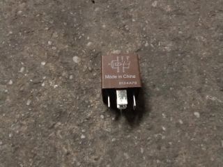 bontott OPEL ASTRA K Relé