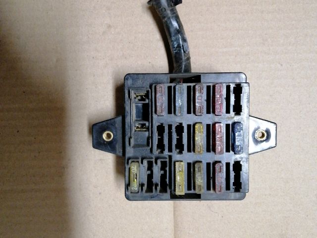 bontott OPEL CAMPO Biztosítéktábla Motortér