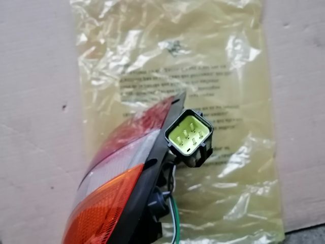 bontott OPEL CAMPO Bal Hátsó Lámpa