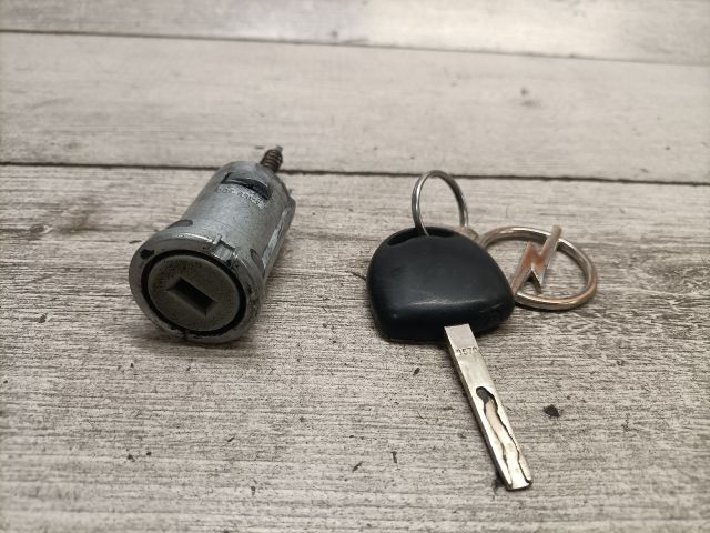 bontott OPEL COMBO Gyújtáskapcsoló