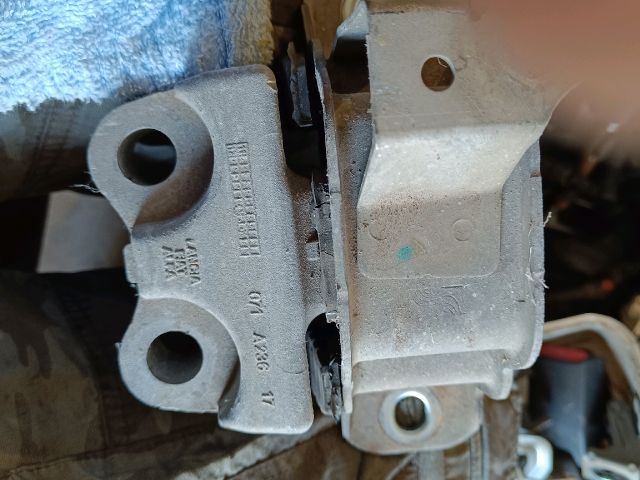 bontott OPEL COMBO Motor Tartó Bak Bal