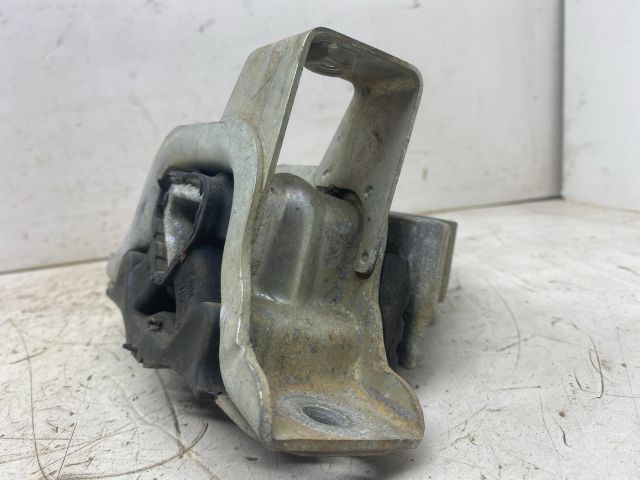 bontott OPEL COMBO Motor Tartó Bak Jobb