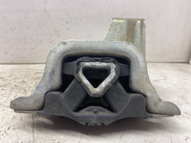 bontott OPEL COMBO Motor Tartó Bak Jobb