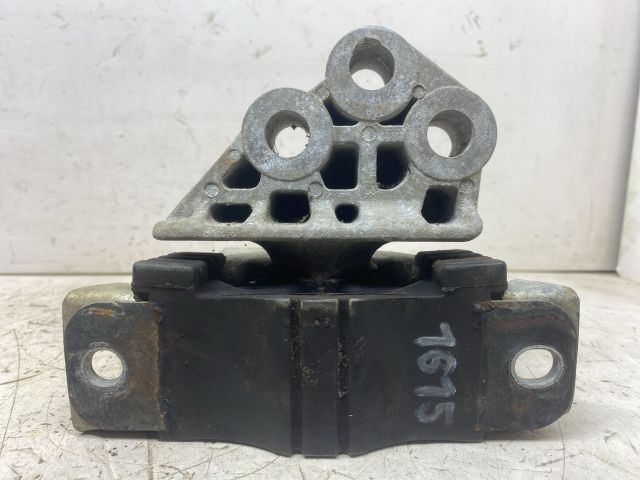 bontott OPEL COMBO Motor Tartó Bak Jobb