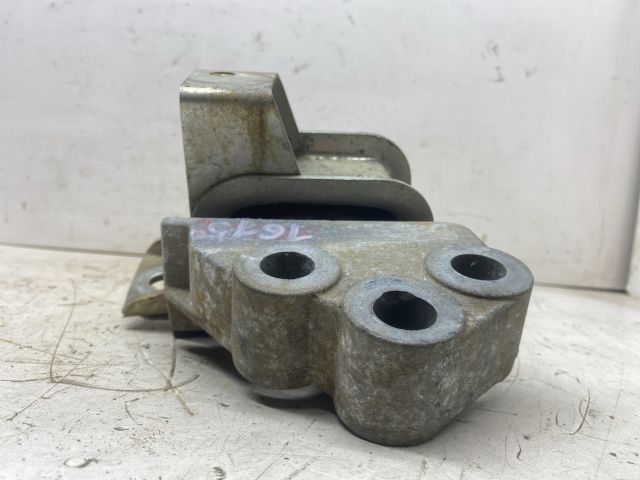 bontott OPEL COMBO Motor Tartó Bak Jobb