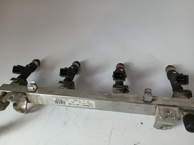 bontott OPEL COMBO Porlasztó Sor / Híd