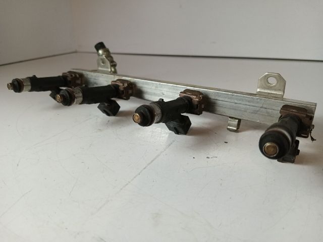 bontott OPEL COMBO Porlasztó Sor / Híd