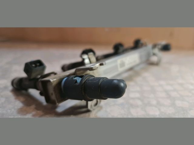 bontott OPEL COMBO Porlasztó Sor / Híd