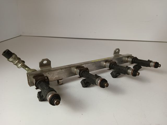 bontott OPEL COMBO Porlasztó Sor / Híd