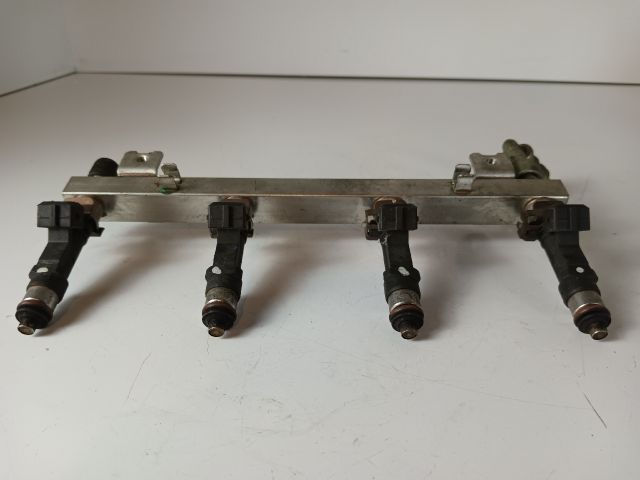 bontott OPEL COMBO Porlasztó Sor / Híd