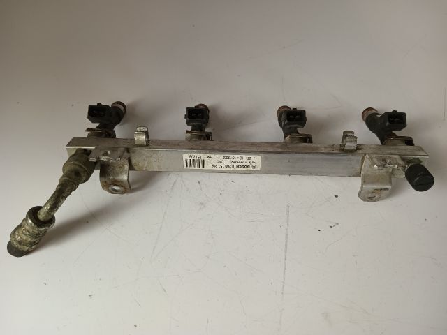 bontott OPEL COMBO Porlasztó Sor / Híd