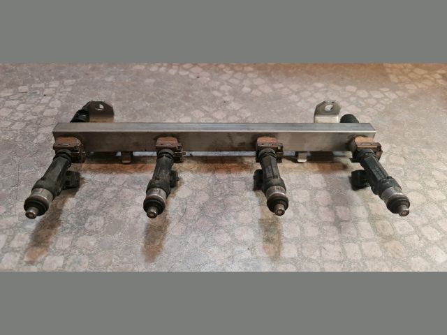 bontott OPEL COMBO Porlasztó Sor / Híd