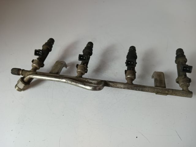 bontott OPEL COMBO Porlasztó Sor / Híd