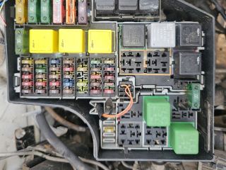 bontott OPEL COMBO Biztosítéktábla Motortér