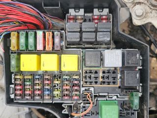 bontott OPEL COMBO Biztosítéktábla Motortér