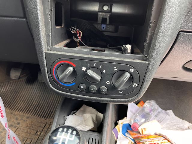 bontott OPEL COMBO Akkumulátor Tartó