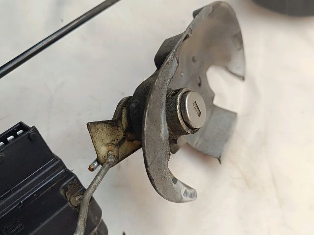 bontott OPEL COMBO Bal első Ajtózár