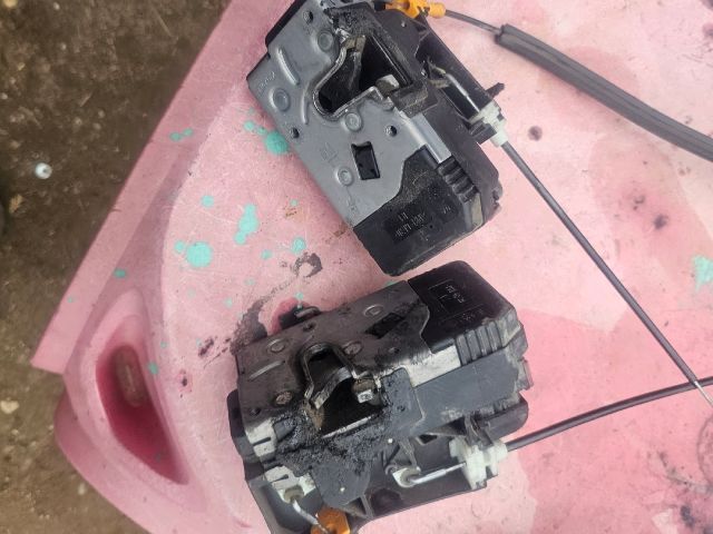 bontott OPEL COMBO Bal első Ajtózár