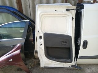 bontott OPEL COMBO Bal Tolóajtó (Részeivel)