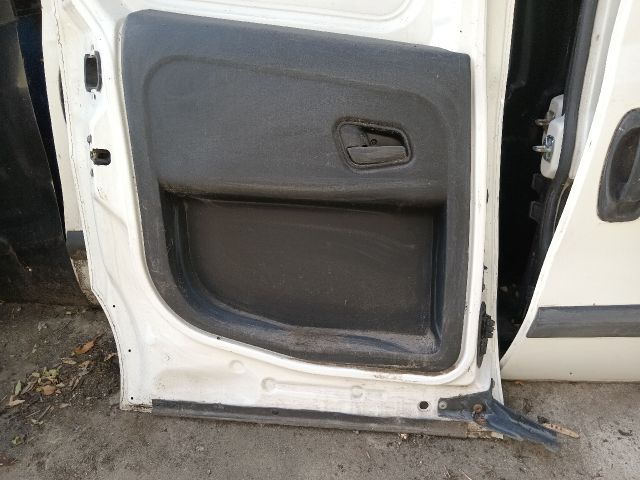 bontott OPEL COMBO Bal Tolóajtó (Részeivel)