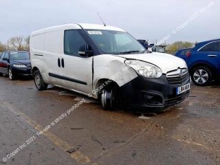 bontott OPEL COMBO Biztosítéktábla Csomagtér