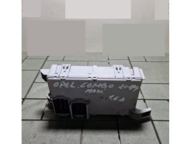 bontott OPEL COMBO Biztosítéktábla Utastér