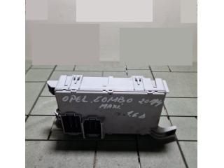 bontott OPEL COMBO Biztosítéktábla Utastér