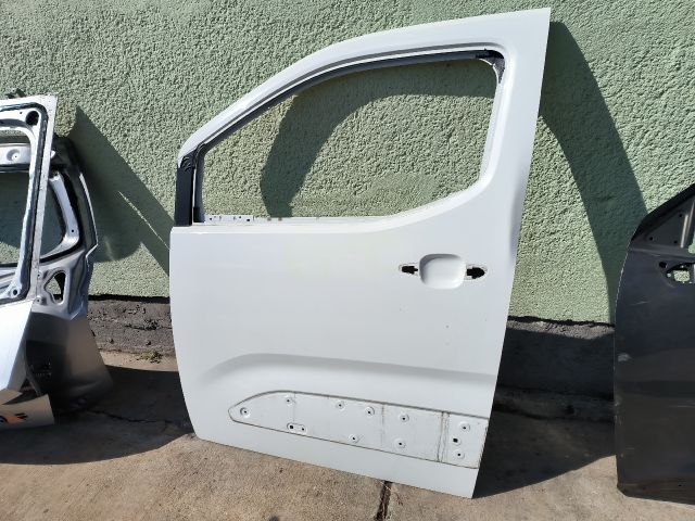 bontott OPEL COMBO E Bal első Ajtó (Részeivel)