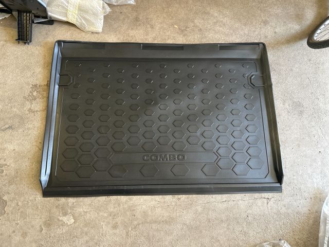 bontott OPEL COMBO E Csomagtér Tálca